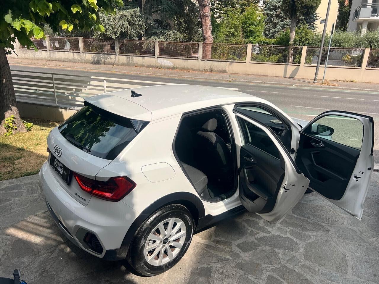 AUDI A1 ALLSTREET 30 TFSI S-TRONIC BUSINESS NEOP 15.800 km