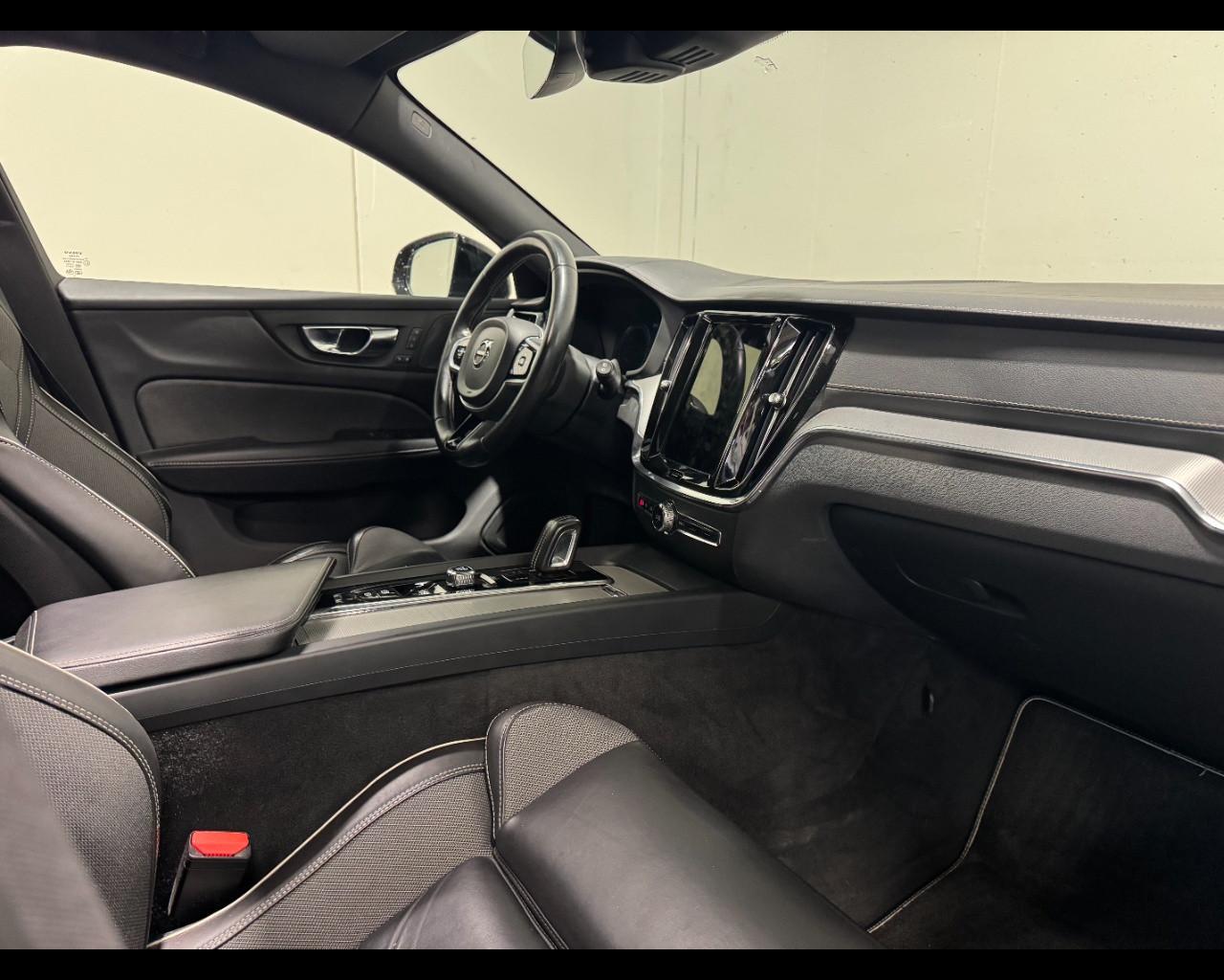 VOLVO V60 B4 R-DESIGN AUTO