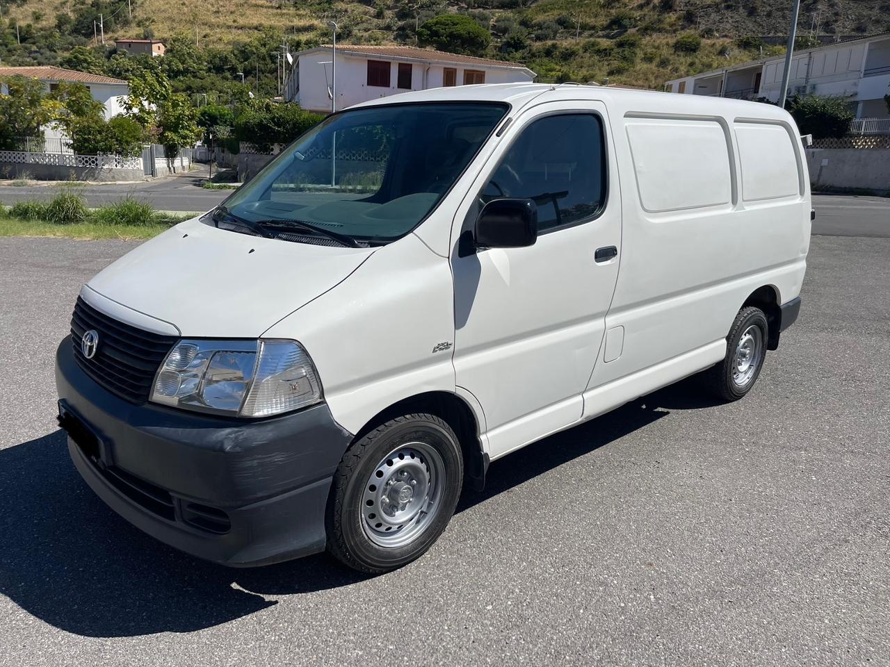 Toyota Hiace 2.5 D-4D Van 3 posti