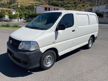 Toyota Hiace 2.5 D-4D Van 3 posti