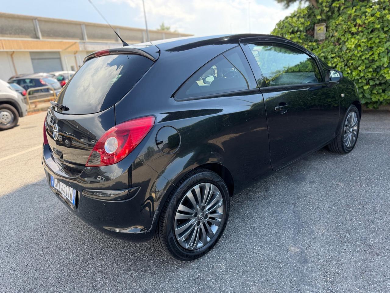 Opel Corsa 1.2 85CV 3 porte GPL-TECH b-color