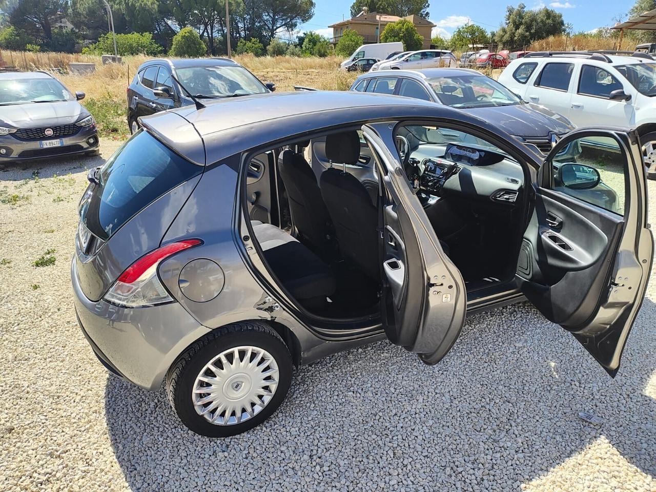 Lancia Ypsilon 1.2 69 CV 5 porte S&S Gold