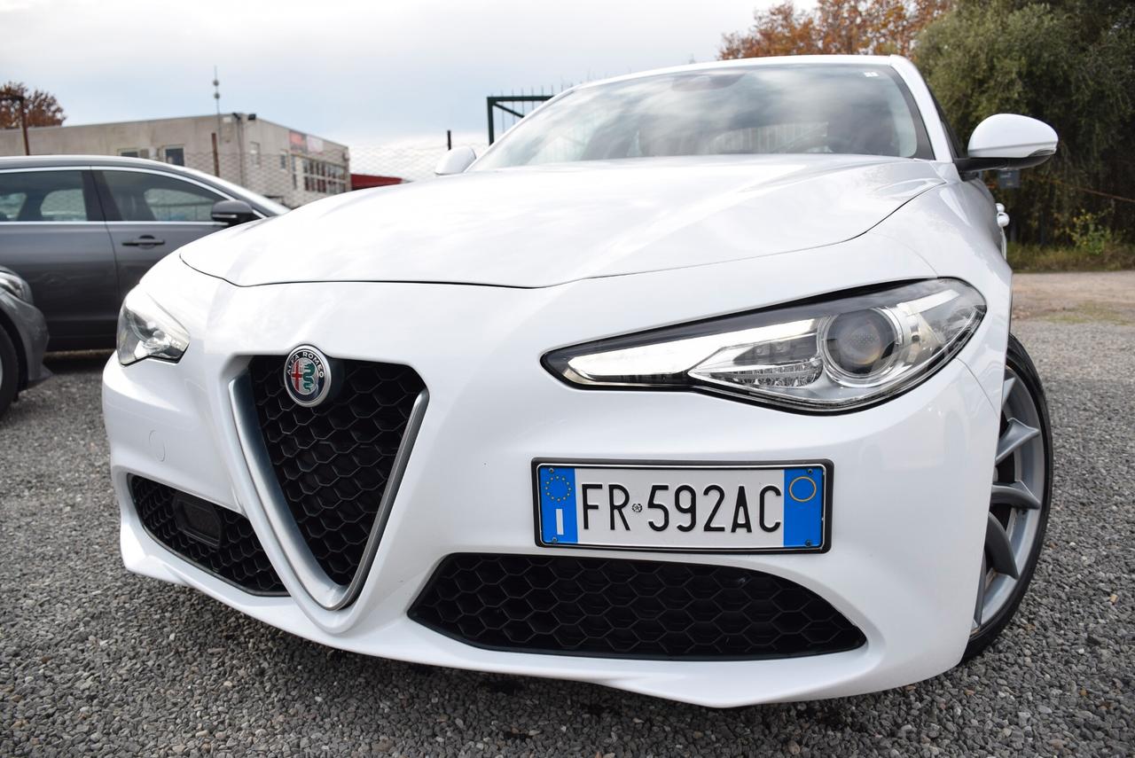 Alfa Romeo Giulia ALFAROMEO 2.2Td AT8 Super NAV SENSORI PELLE IVA ADAS