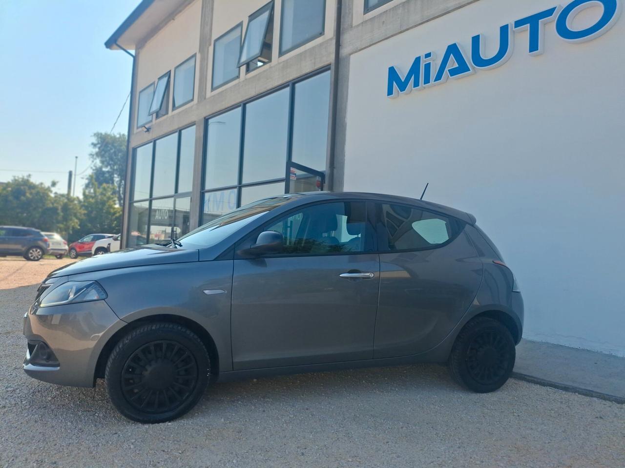Lancia Ypsilon 1.0, 5 porte Hybrid
