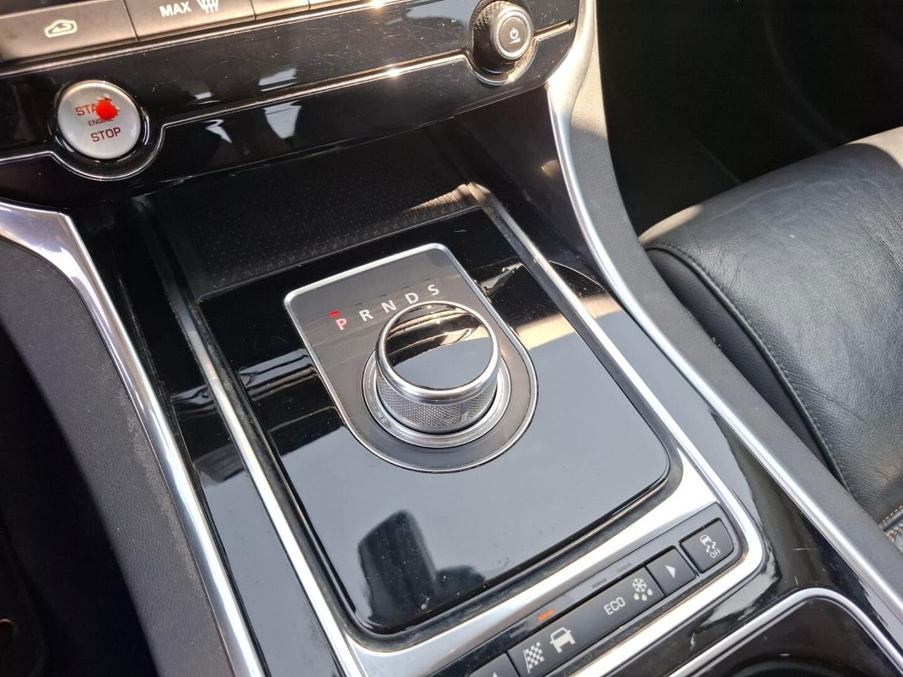 JAGUAR XE 2.0 D TURBO SINISTRATA MARCIANTE