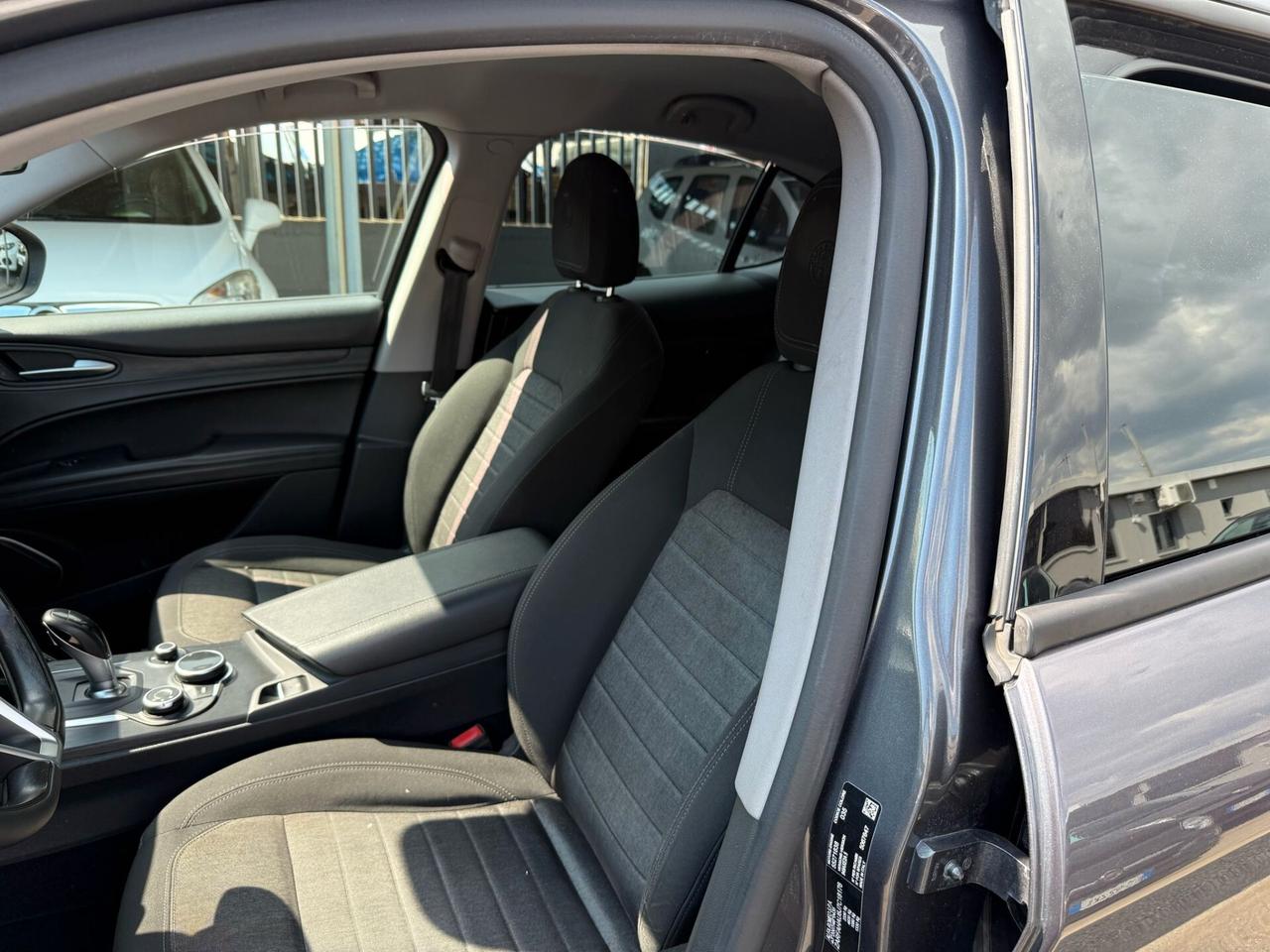 Alfa Romeo Stelvio 2.2 Turbodiesel 180 CV AT8 Q4 Business