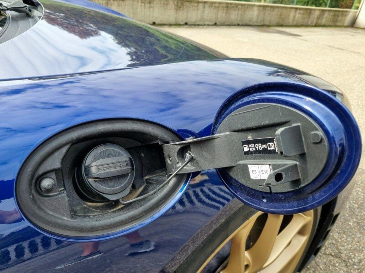 Porsche 718 Cayman GT4 PDK