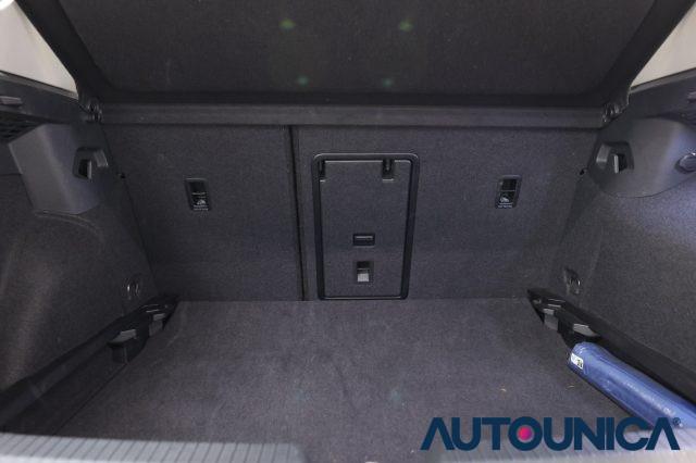 VOLKSWAGEN Golf 2.0 TDI 115 CV SCR LIFE FARI LED