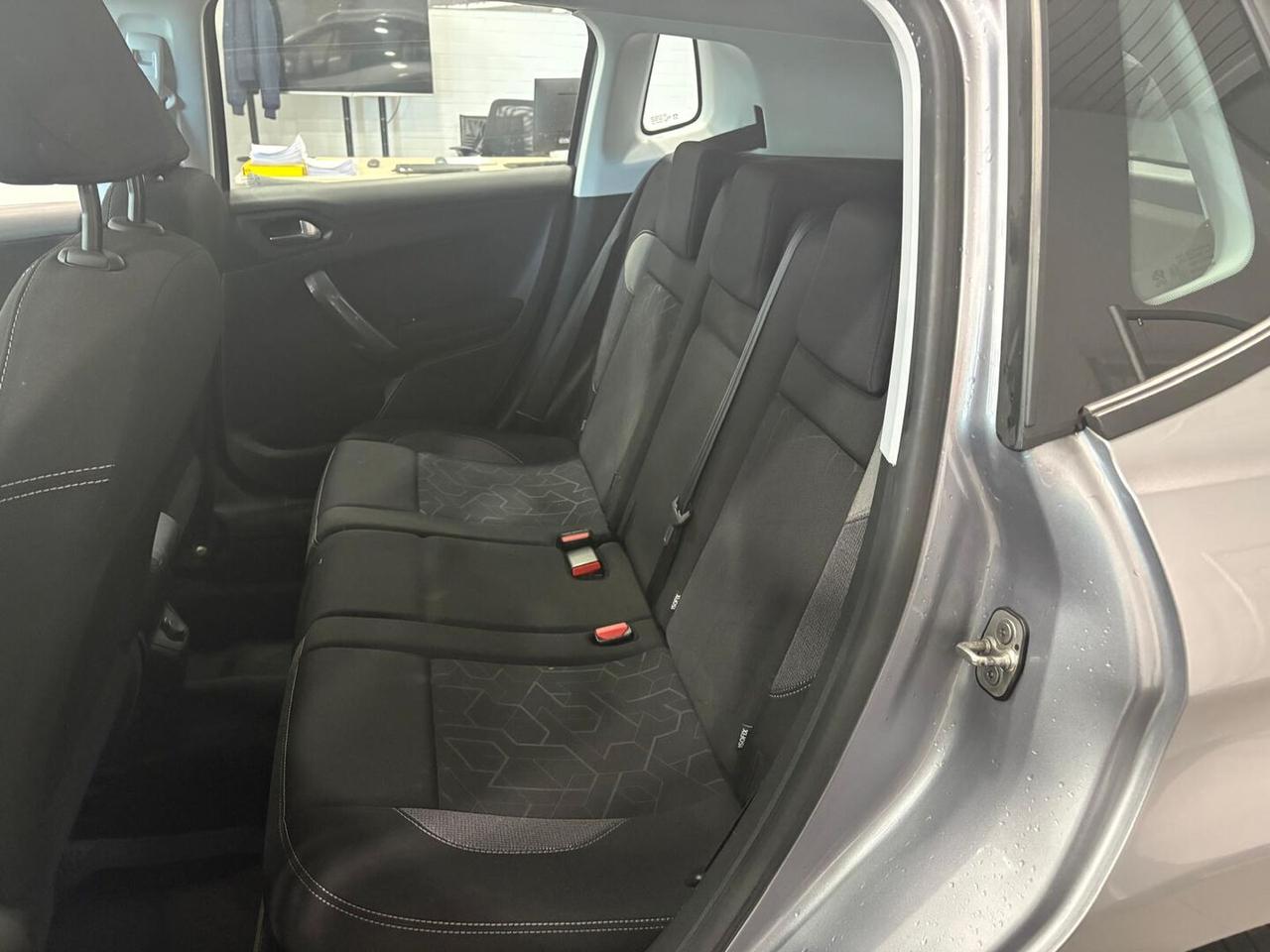 Peugeot 2008 1.6 bluehdi Allure 100cv my16