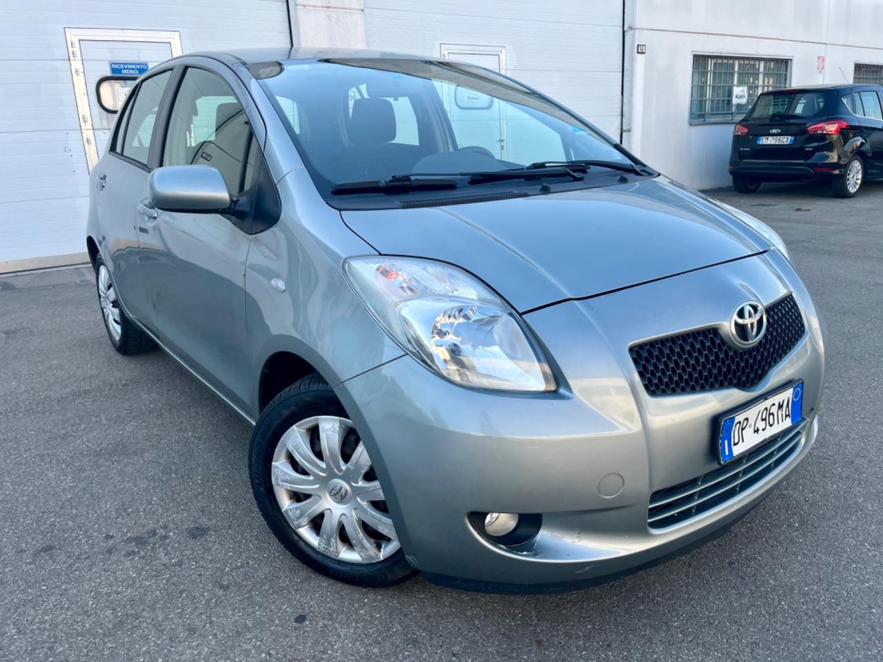 Toyota Yaris 1.3benz 2008 138.000km per neopatentati