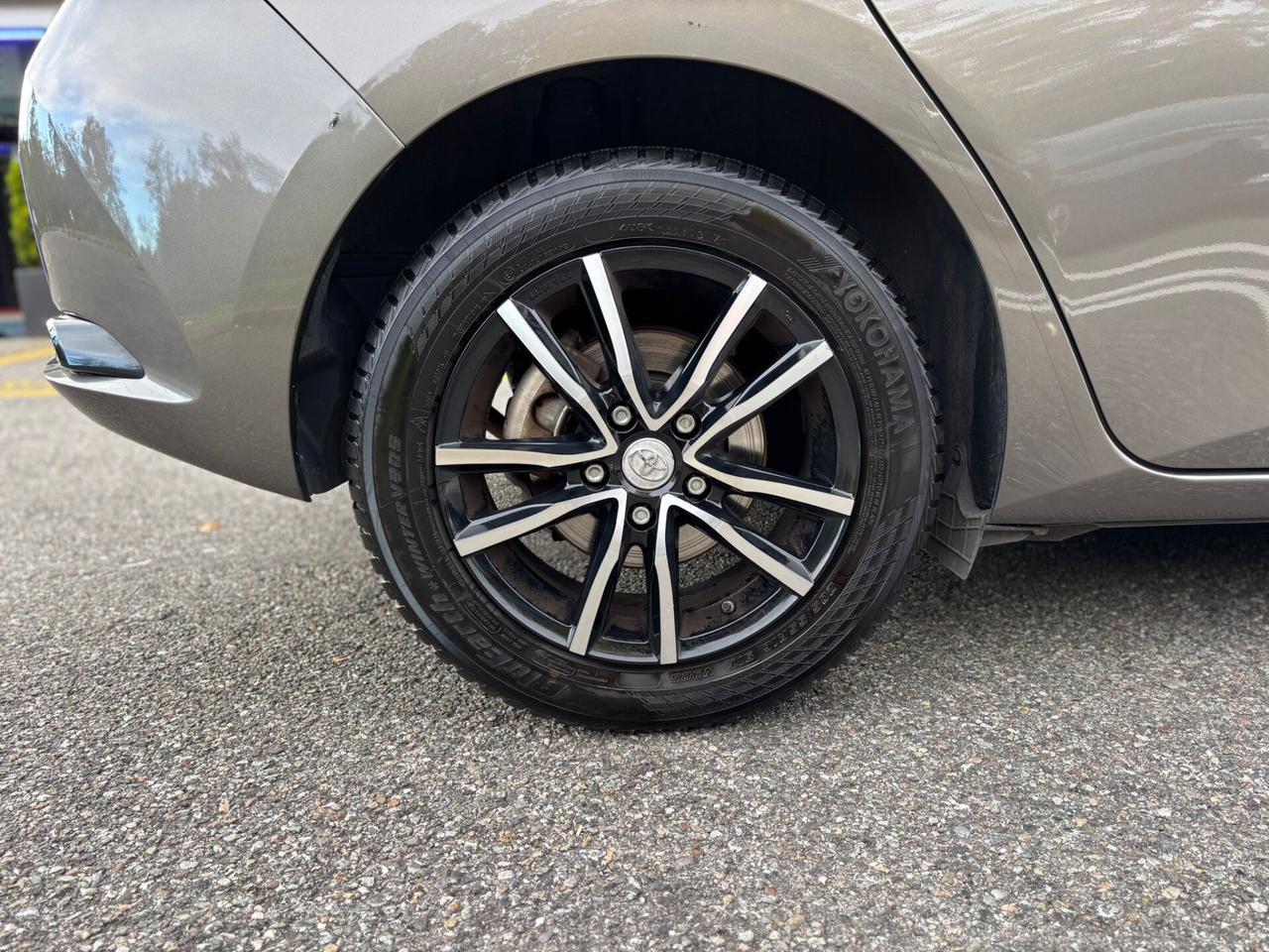 Toyota Auris 1.8 Hybrid Lounge