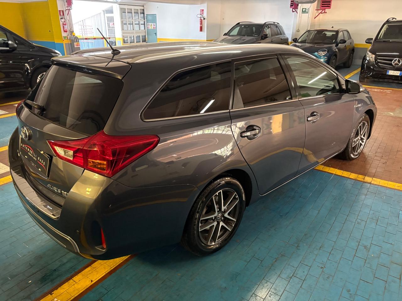 Toyota Auris Touring Sports 1.8 Hybrid Lounge