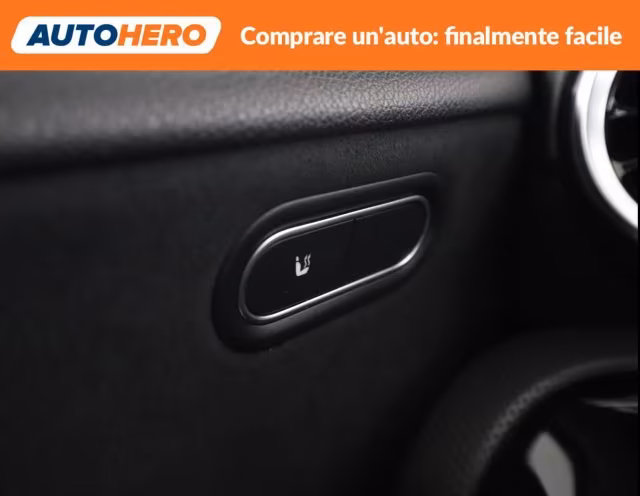 MERCEDES-BENZ A 200 Premium