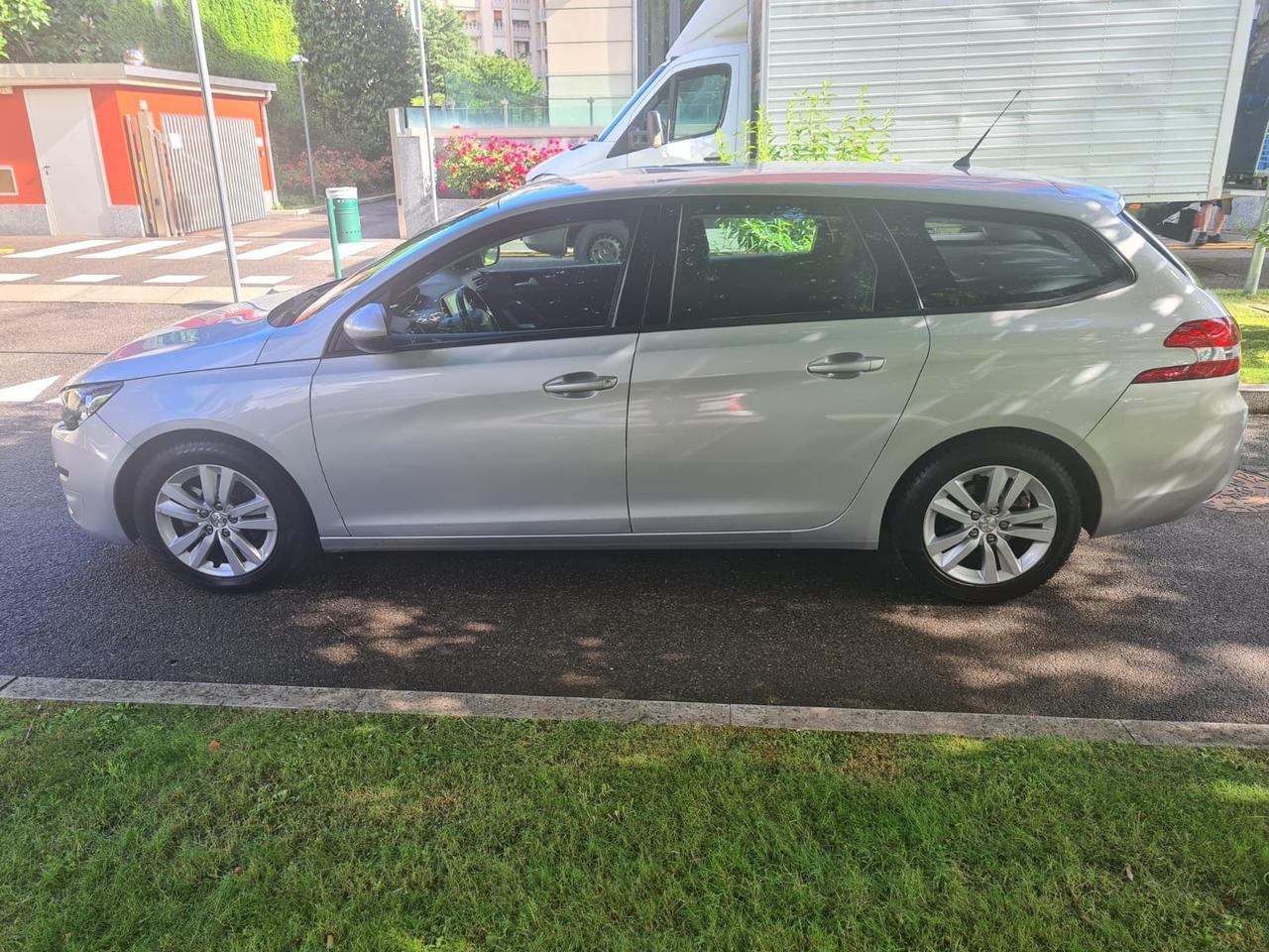 Peugeot 308 BlueHDi 150 S&S SW Allure