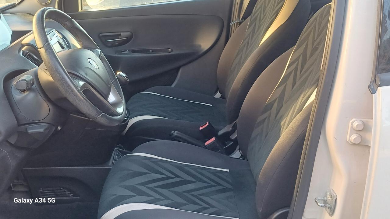 Lancia Ypsilon 1.2 69 CV 5 porte Platinum