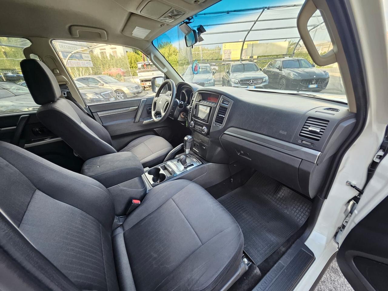 Mitsubishi Pajero 3.2 DI-D 16V aut. 5p. Instyle DPF CARPLAY