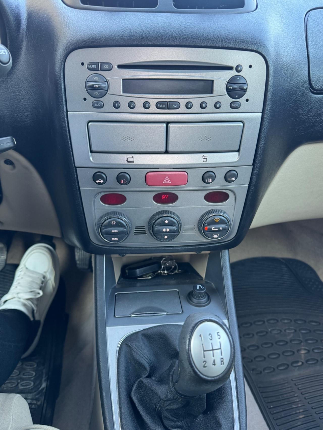 Alfa Romeo 147 1.6 16V TS 5P. Distinctive 45.000km