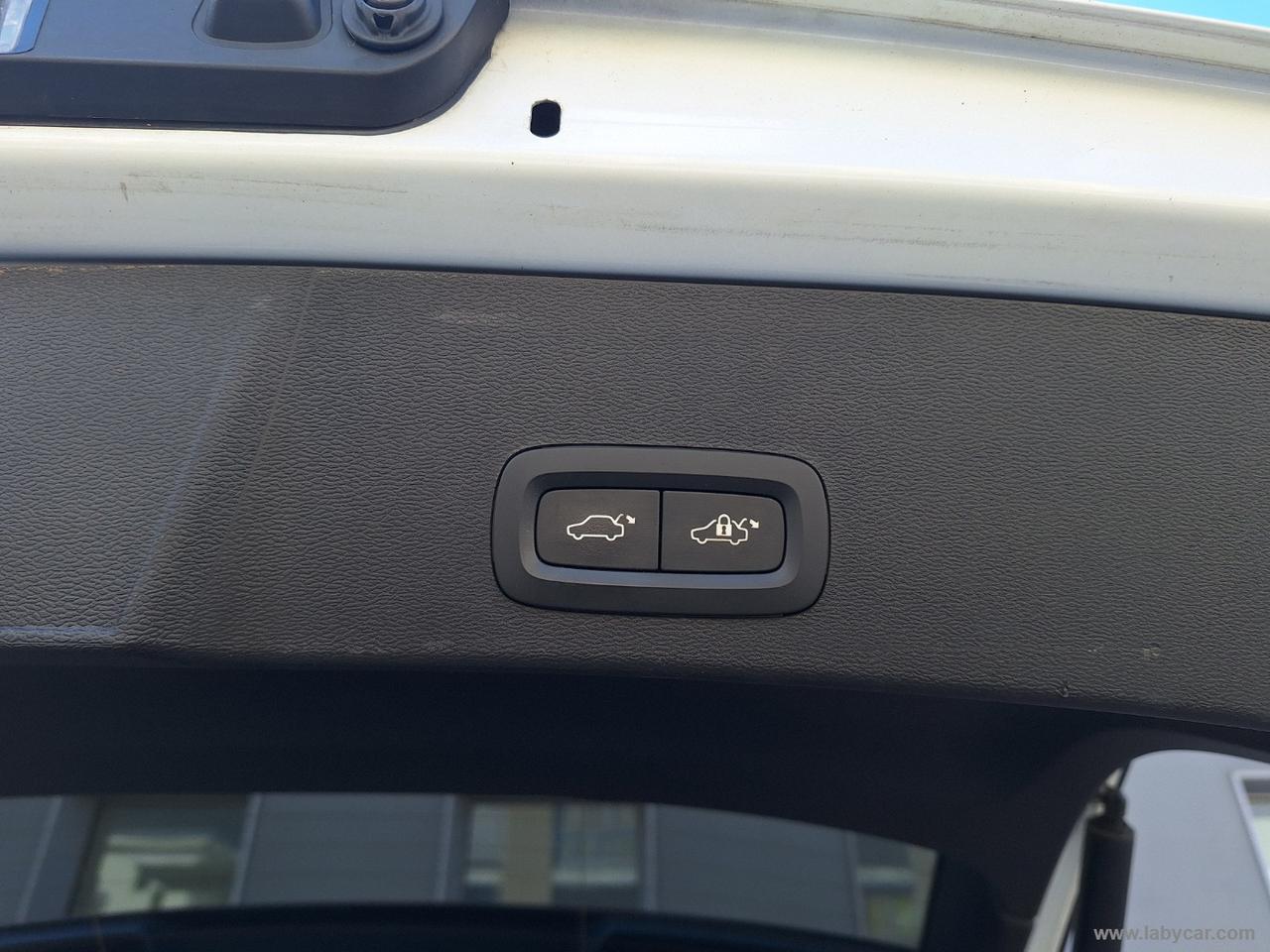 VOLVO XC40 D4 AWD R-design TETTO TAGLIANDI VOLVO UFF 360