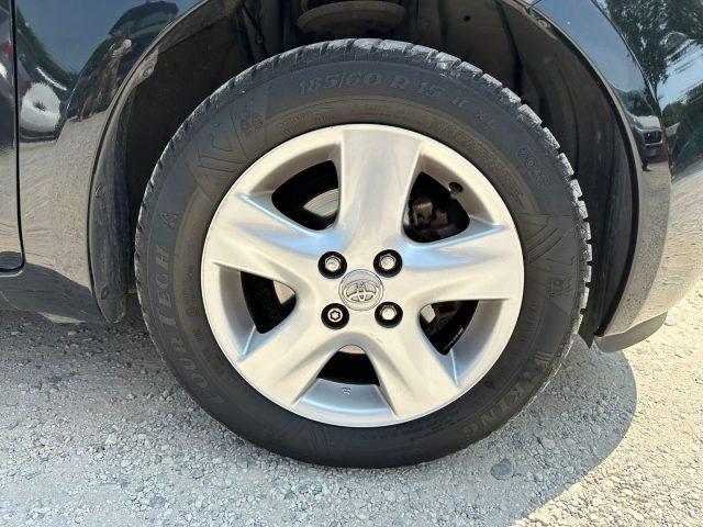 TOYOTA Yaris Ok neo pat. 1.0 5 porte Sol