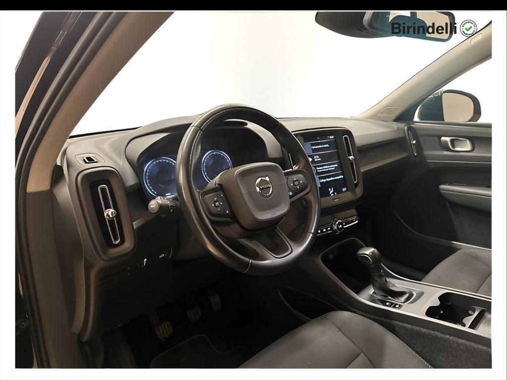 VOLVO XC40 (2017-->) - XC40 T2 Momentum