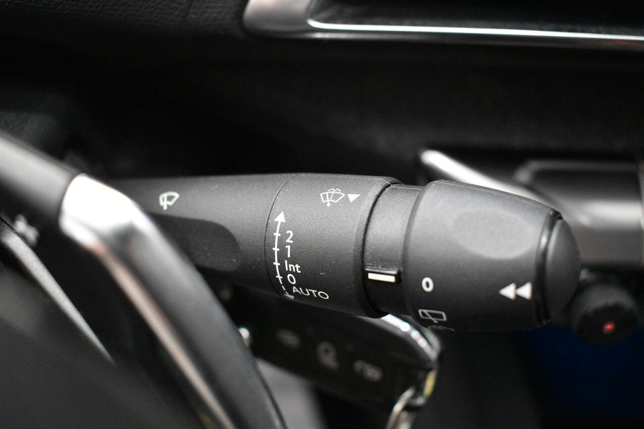 Peugeot 3008 1.5 BlueHDI 130cv EAT8 Automatica Bicolor ITALIANA