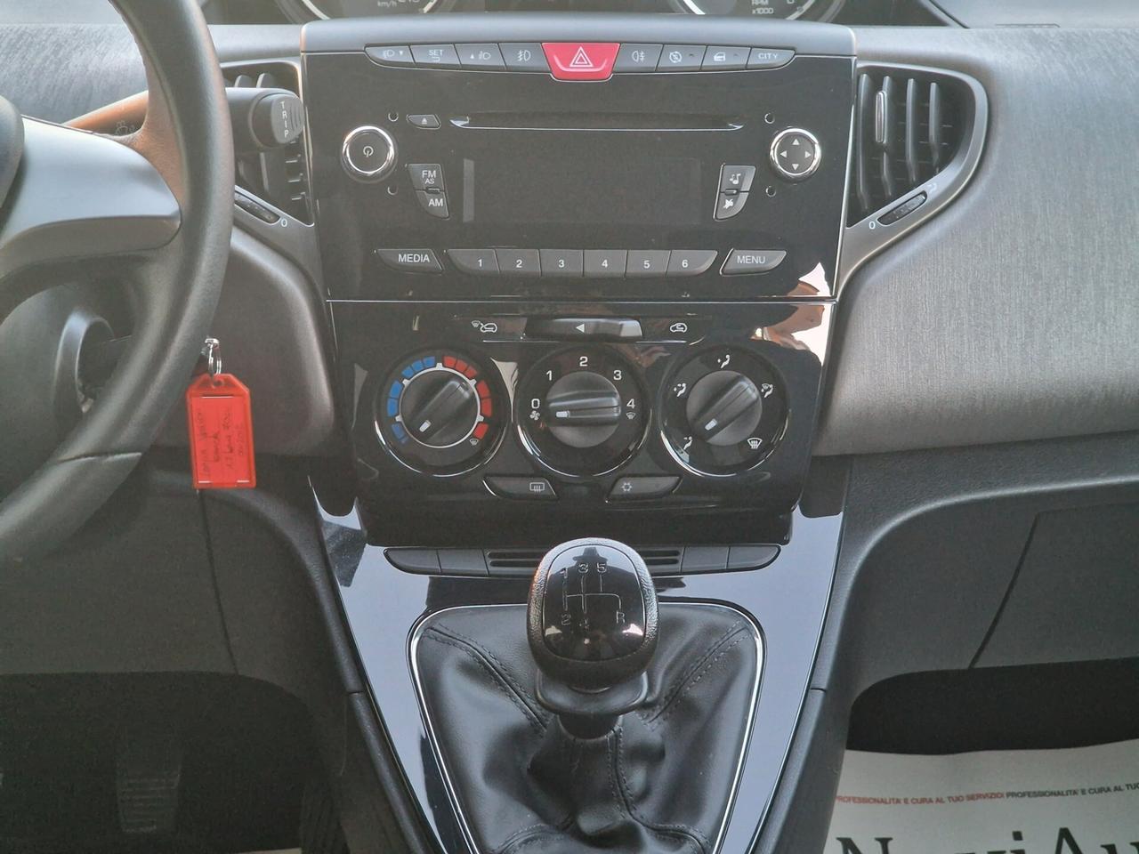 Lancia Ypsilon 1.2 69 CV Unyca