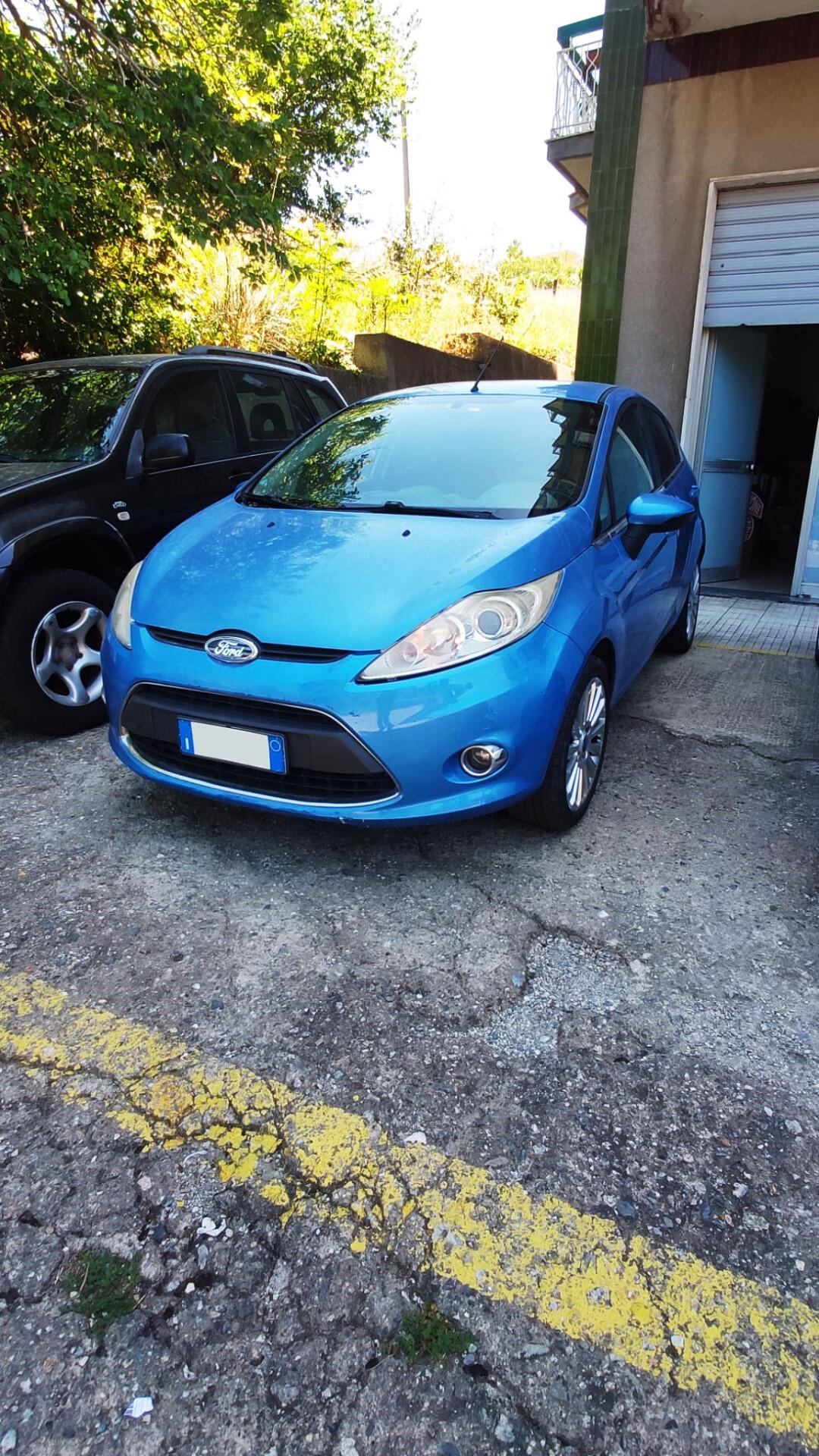 Ford Fiesta 1.4 5 porte Benzina - GPL in ottime condizioni
