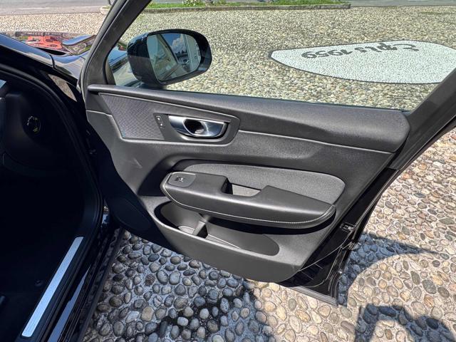 VOLVO XC60 B4 (d) AWD automatico Plus Dark