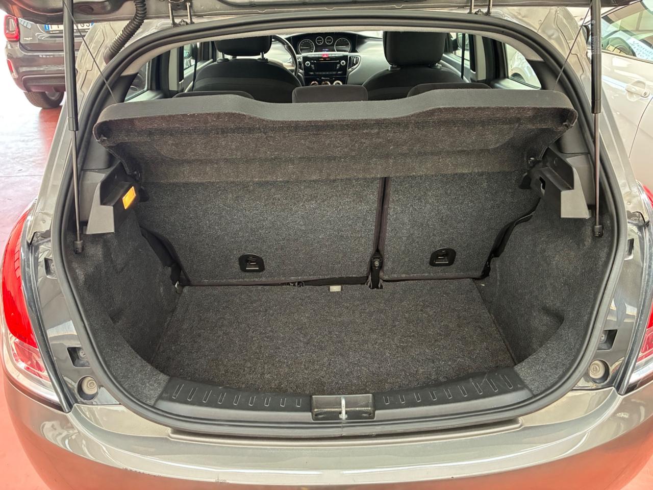 Lancia Ypsilon 1.2 69 CV 5 porte S&S Silver