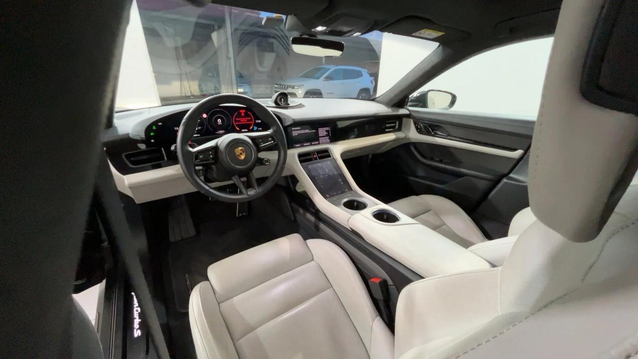 Porsche Taycan Turbo S NESSUN VINCOLO FINANZIARIO