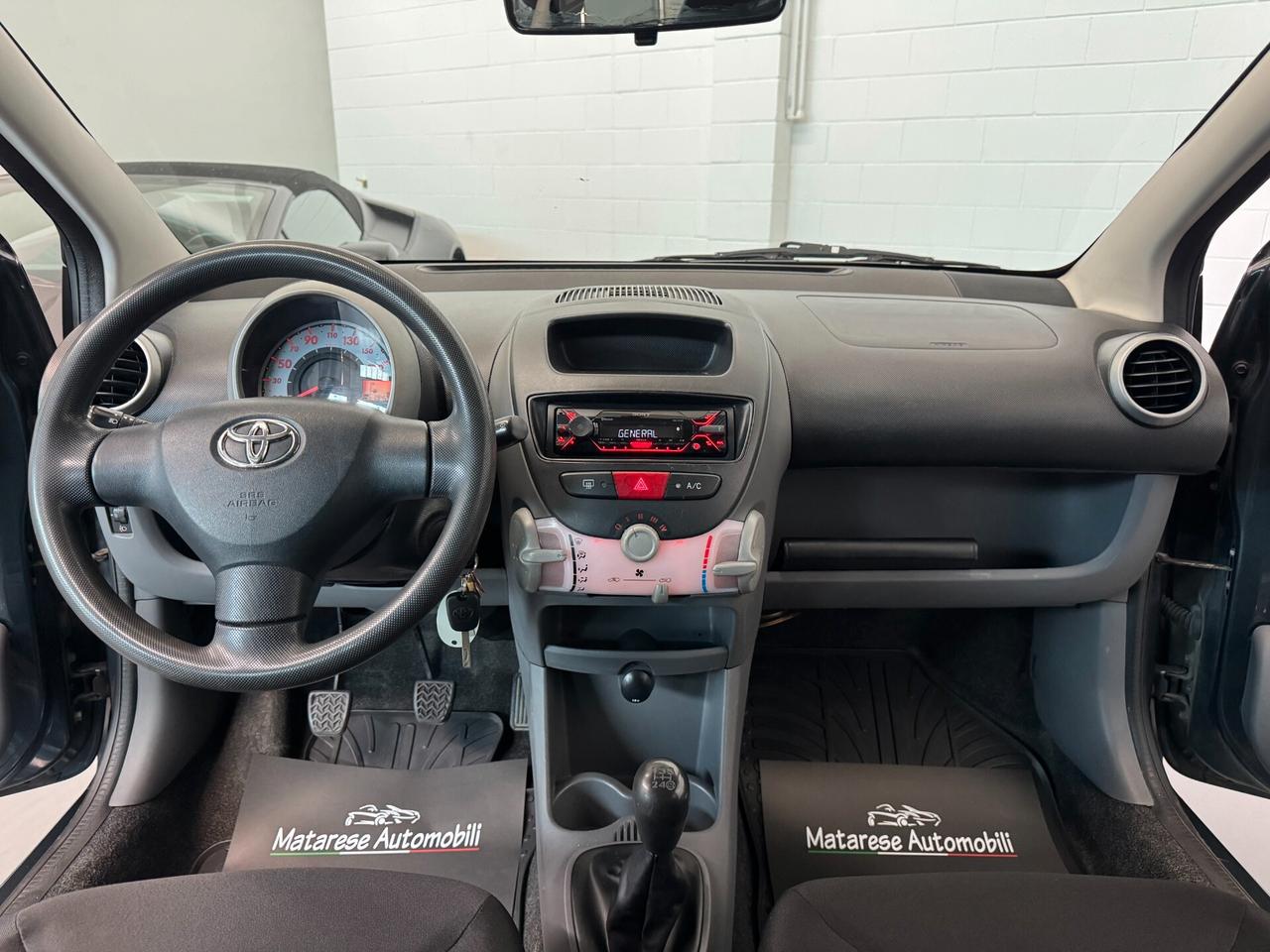 Toyota Aygo 5p 1.0cc 68cv benzina manuale OK Neopatentati
