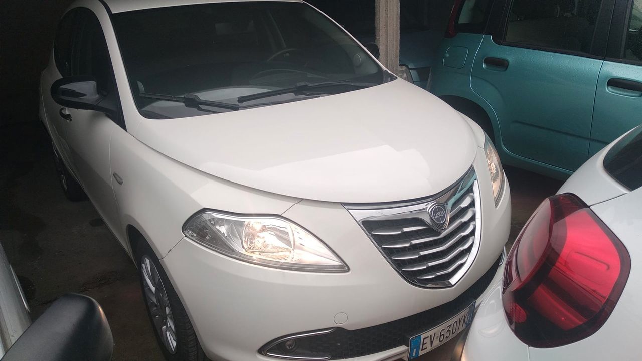 Lancia Ypsilon 1.2 69 CV 5 porte S&amp;S Silver GUIDABILE DA NEOPATENTATI