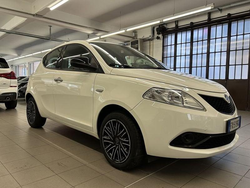 Lancia Ypsilon 1.2 69 CV 5 porte S&S Gold