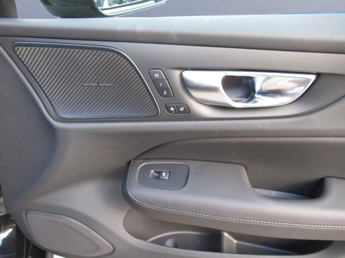 Volvo V60 T8 Plug-in Hybrid AWD automatico Plus Bright