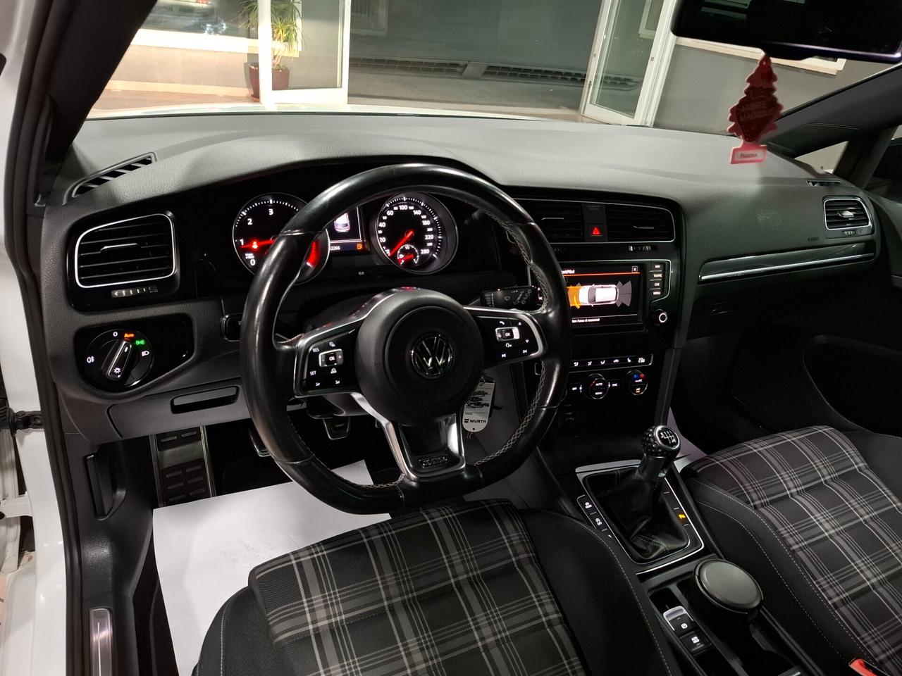 Volkswagen Golf GTD 2.0 TDI BlueMotion