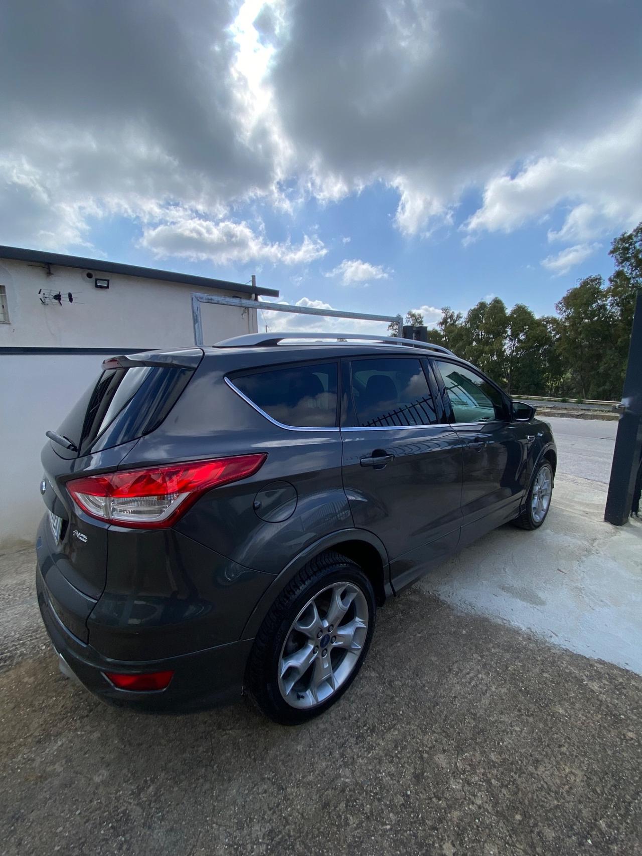 Ford Kuga 2.0 TDCI 150 CV S&S 4WD Powershift Titanium