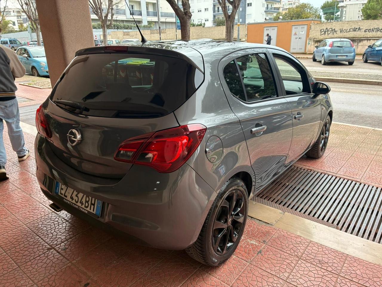 Opel Corsa 1.2 5 porte b-Color