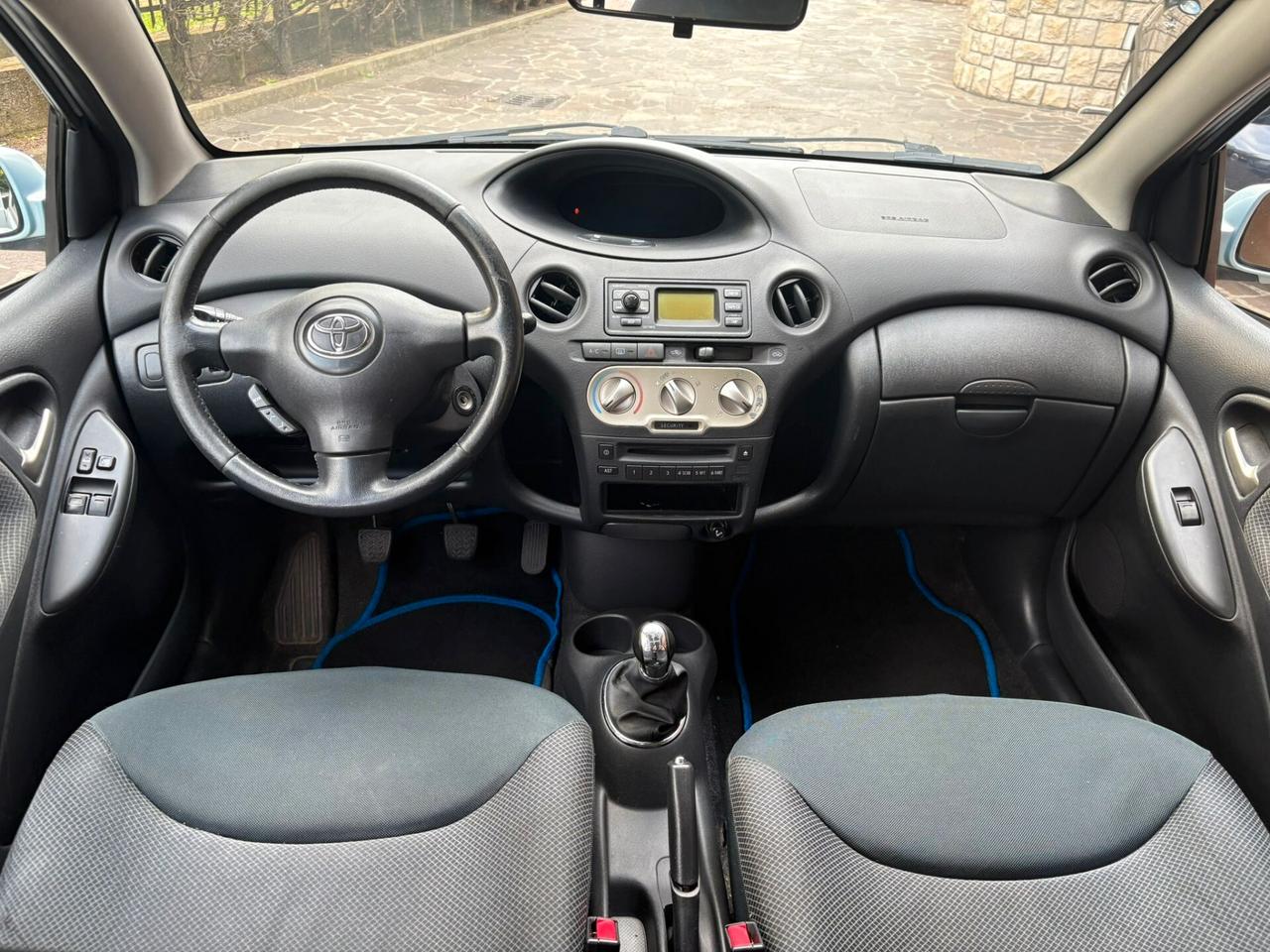 Toyota Yaris 1.0i 16V cat 5 porte Sol