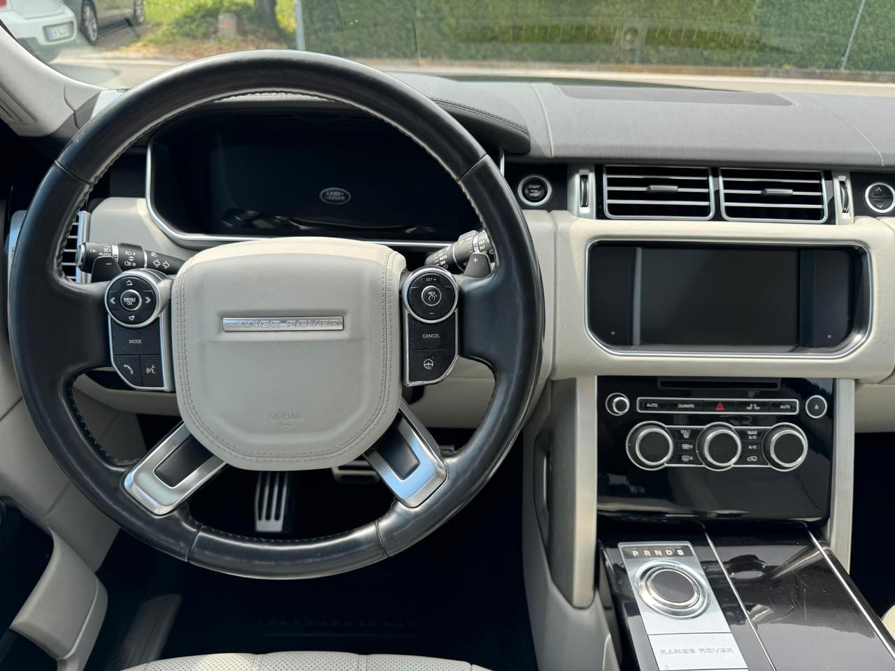 Land Rover Range 4.4 SDV8 Vogue LWB