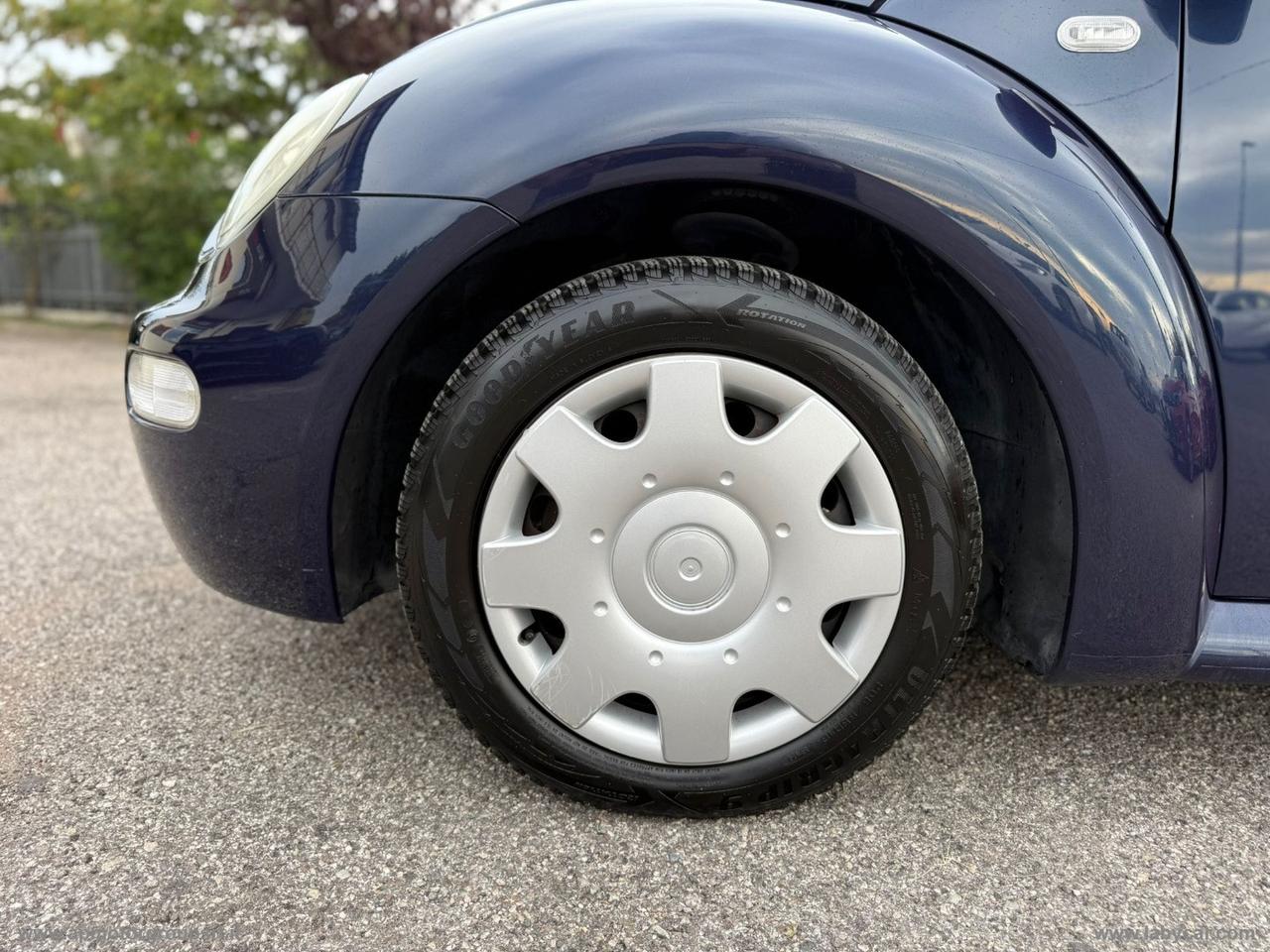 VOLKSWAGEN New Beetle 1.6