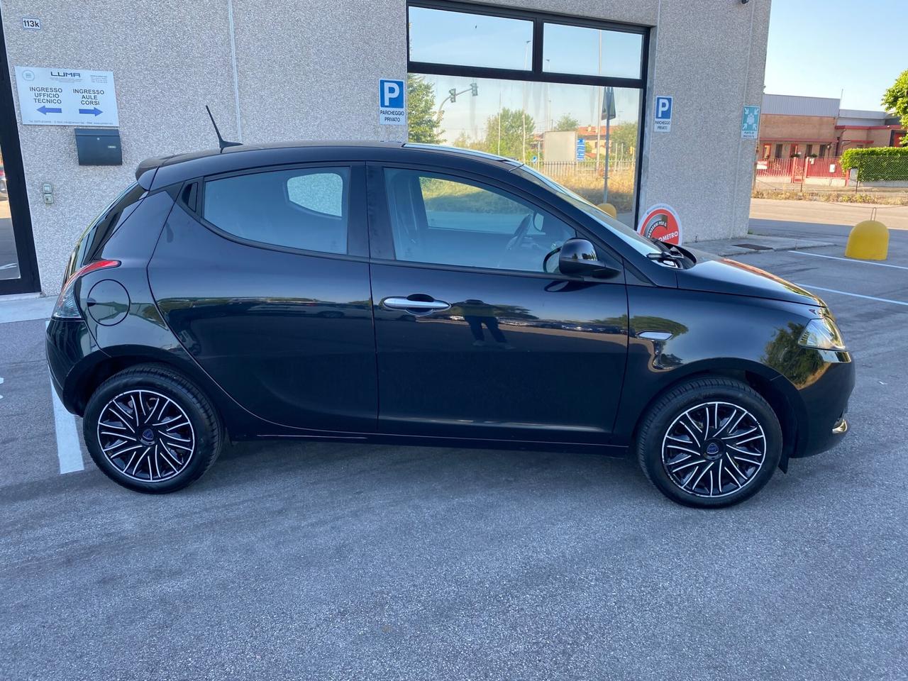 Lancia Ypsilon 1.0 69 Cv 5 porte S&S Hybrid Gold Plus