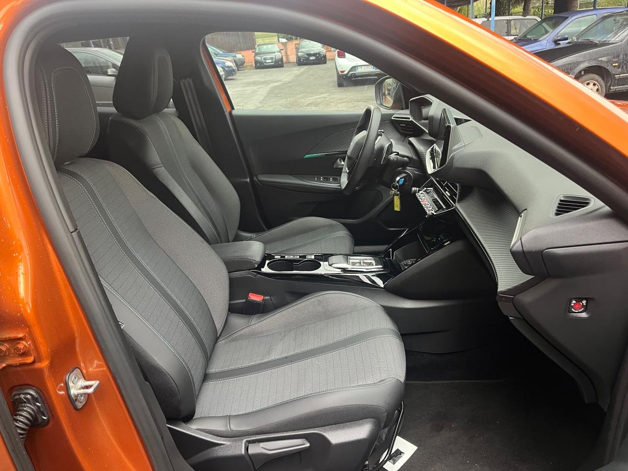 Peugeot 2008 BlueHDi 130 EAT8 Allure-Km101000-