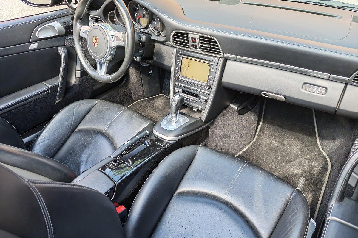 PORSCHE 911 Carrera Cabriolet Black Edition