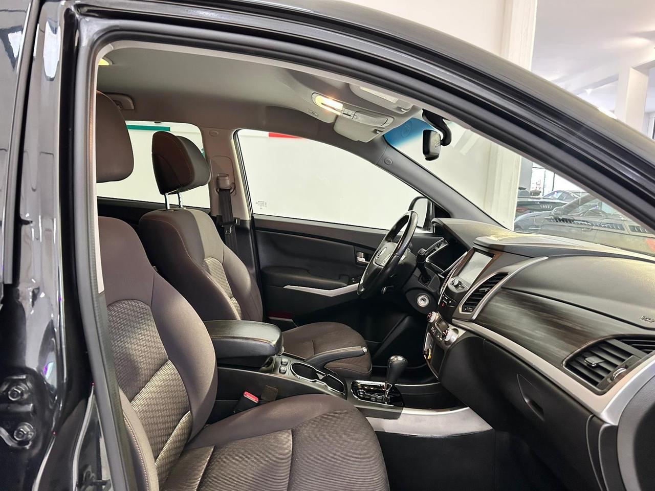 Ssangyong Korando 2.2 Diesel 2WD MT Plus