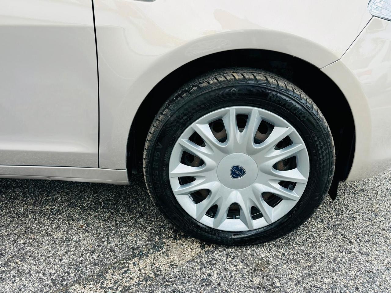 Lancia Ypsilon 1.2 69 CV 5 porte S&S Gold