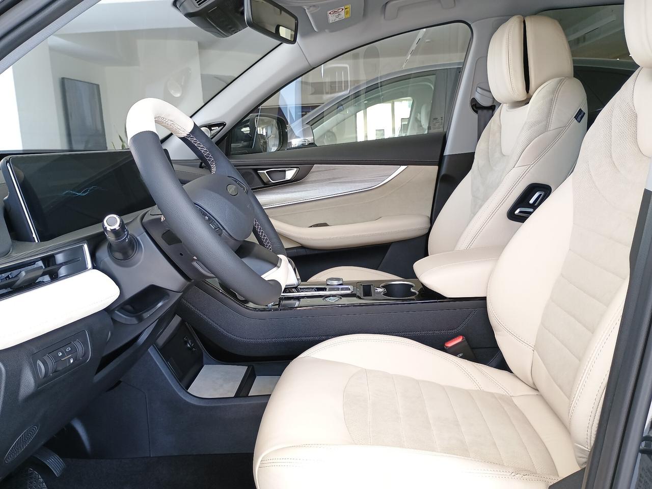 Sportequipe Sportequipe 8 Sportequipe 8 1.5 Turbo DHT Plug-in Prezzo di Listino €. 56.300,00 Km 0 €. 50.500,00