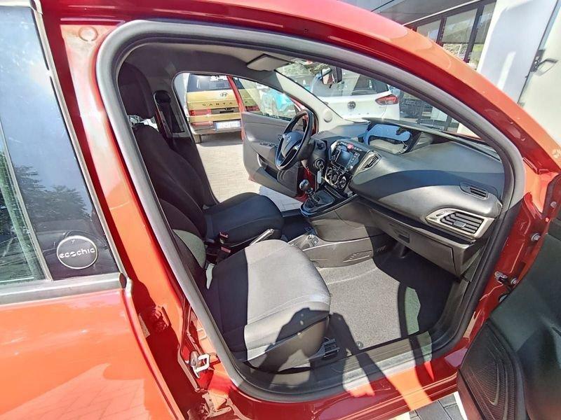 Lancia Ypsilon Ypsilon 1.0 firefly hybrid Silver s&s 70cv 5p.ti