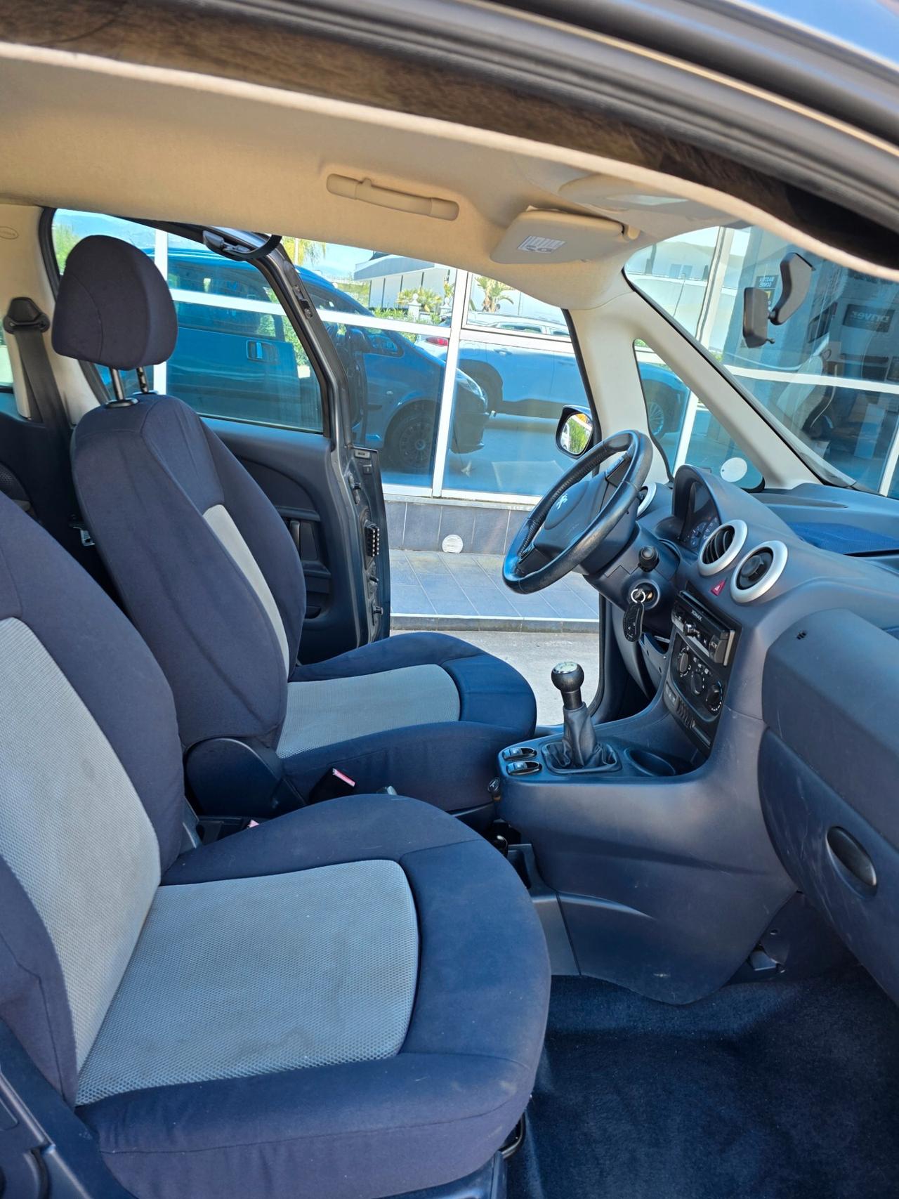Peugeot 1007 1.4 HDi Sporty