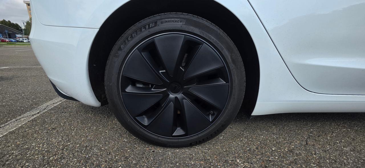 Tesla Model 3 - RWD Premium