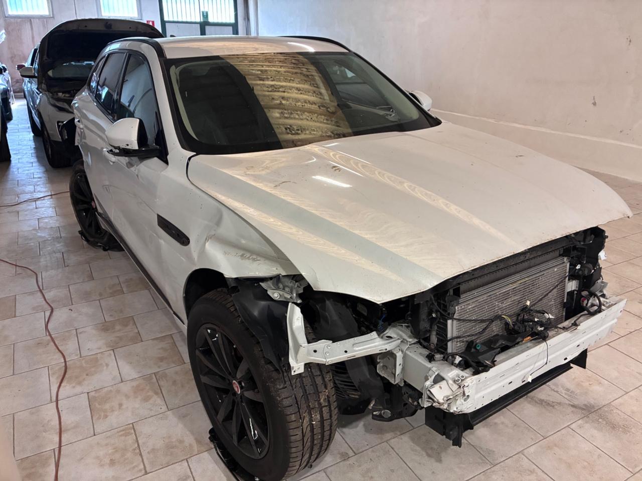 Jaguar F-Pace 2.0 D 180 CV AWD aut. R-Sport